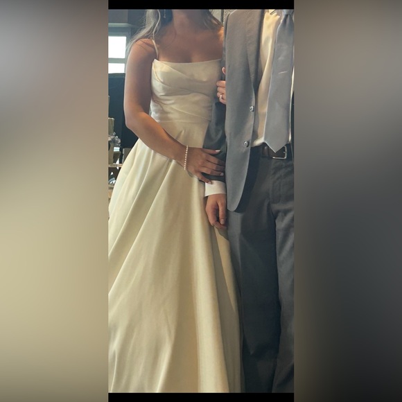 Elegant White Strapless Dress - Picture 12 of 12